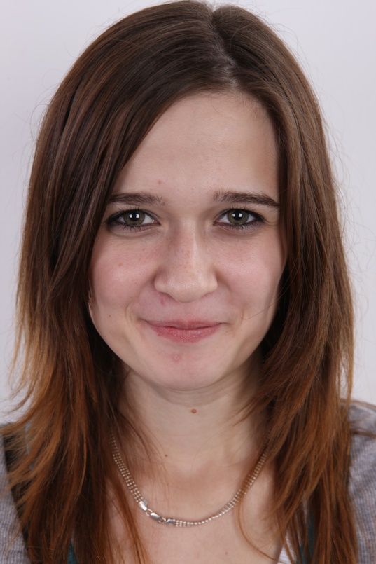 1. Download full pics of Tereza (18) from czechcasting.com