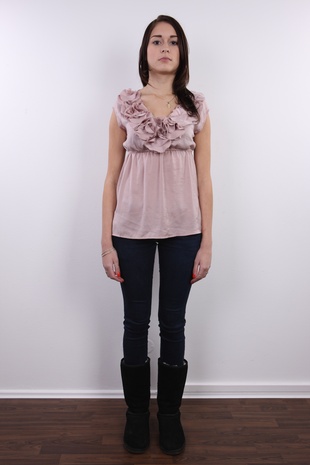 3. Download full pics of model Zuzana (18) from czechcasting.com