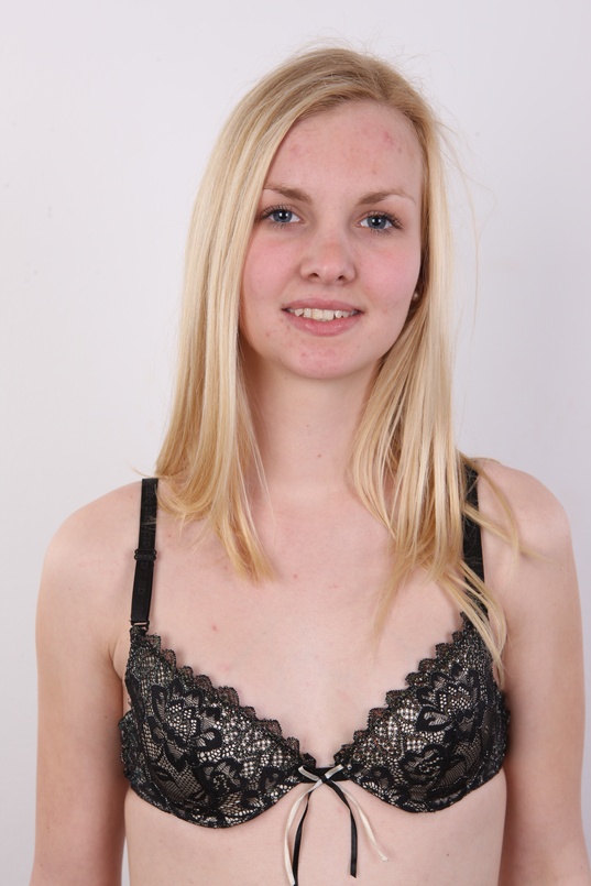 4. Download full pics of Joyce (18) from czechcasting.com