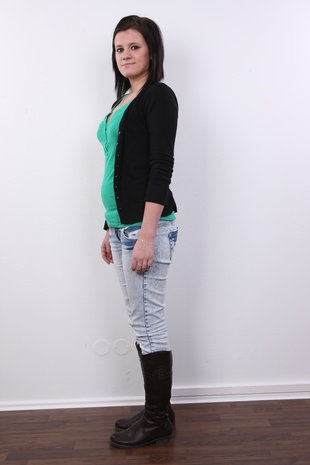 3. Download full pics of model Lucie (18) from czechcasting.com