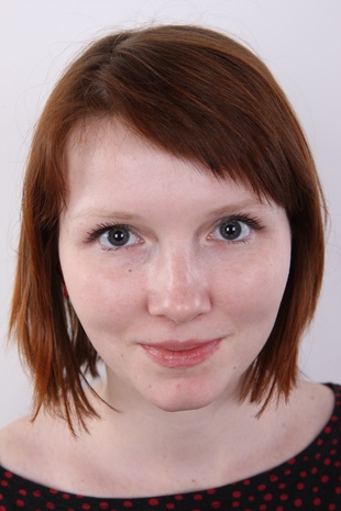 1. Download full pics of model Tereza (21) from czechcasting.com