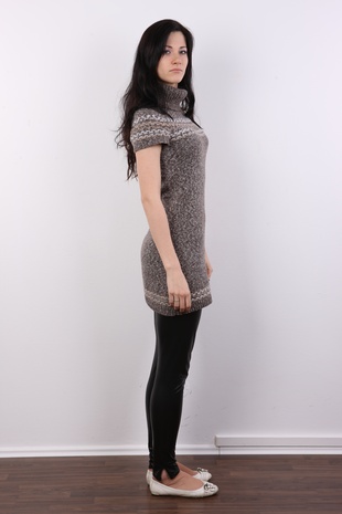 4. Download full pics of model Jana (21) from czechcasting.com