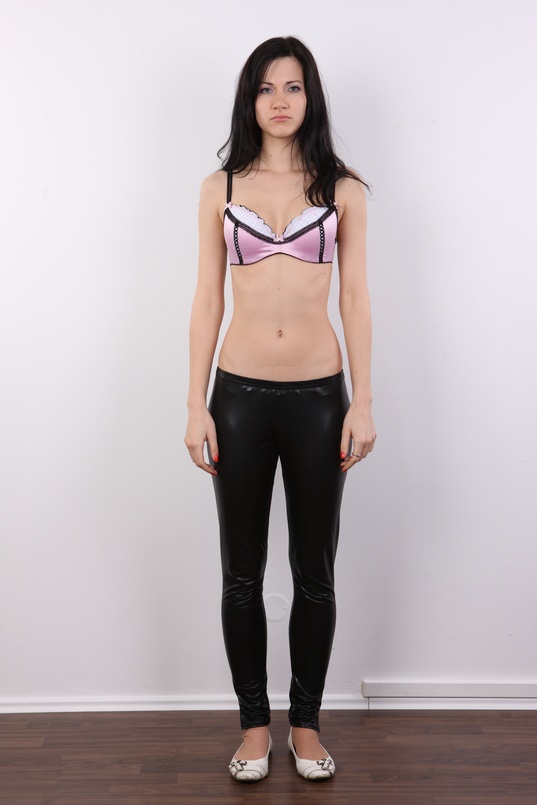 6. Download full pics of Jana (21) from czechcasting.com