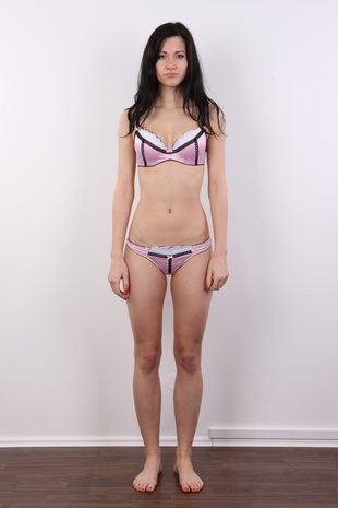 10. Download full pics of model Jana (21) from czechcasting.com