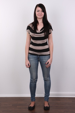 2. Download full pics of model Tereza (18) from czechcasting.com