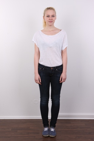 2. Download full pics of model Veronika (19) from czechcasting.com