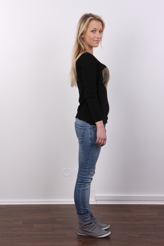 3. Download full pics of Tereza (19) from czechcasting.com