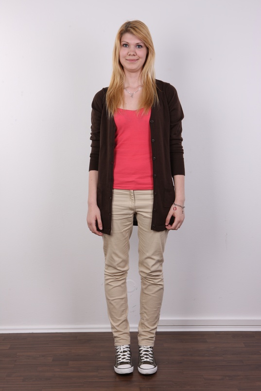 2. Download full pics of Tereza (18) from czechcasting.com