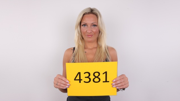CZECH CASTING - MICHAELA (4381)