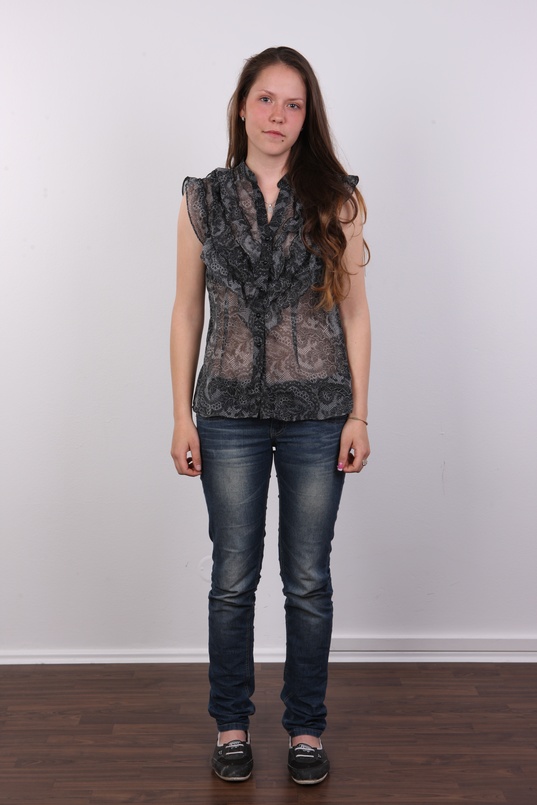 2. Download full pics of Tereza (20) from czechcasting.com