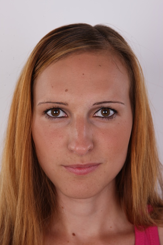 1. Download full pics of Jitka (21) from czechcasting.com