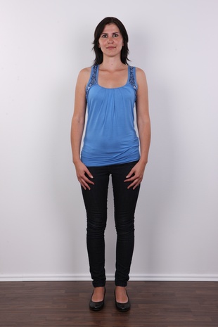 2. Download full pics of model Sarka (32) from czechcasting.com