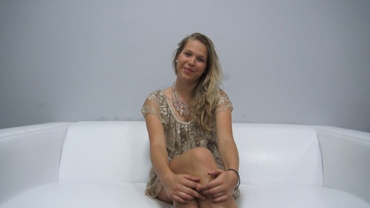 1. Download full pics of Anna (19) from czechcasting.com