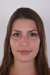 1. Download full pics of Zuzana (20) from czechcasting.com