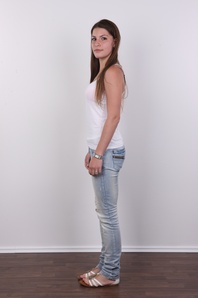 3. Download full pics of Zuzana (20) from czechcasting.com