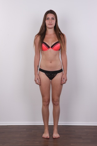 8. Download full pics of model Zuzana (20) from czechcasting.com