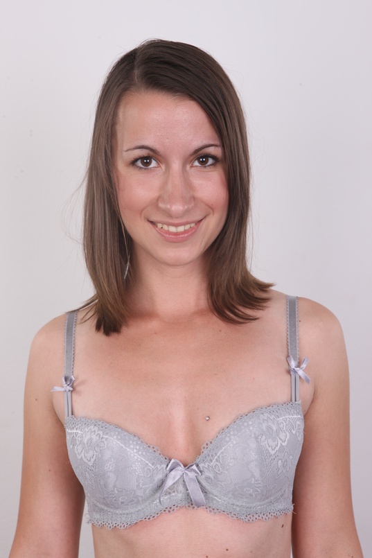6. Download full pics of Anna (20) from czechcasting.com