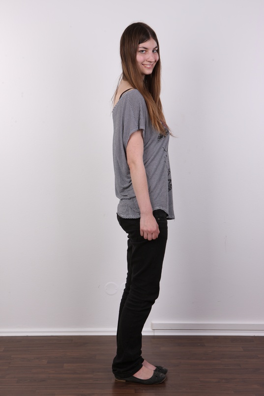 3. Download full pics of Lenka (22) from czechcasting.com