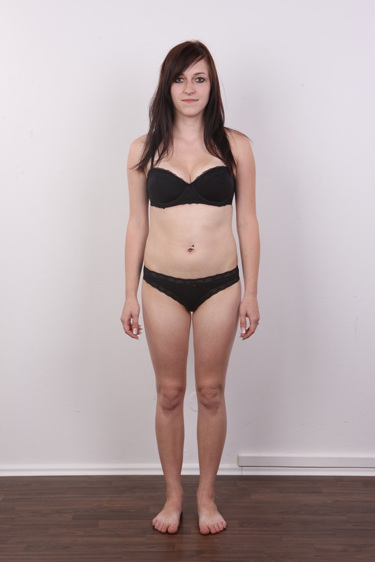 6. Download full pics of Eliska (22) from czechcasting.com