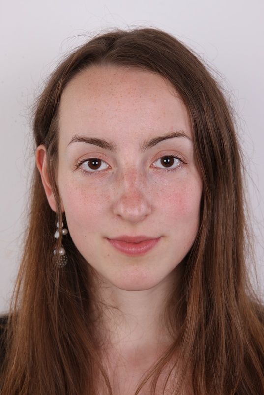 1. Download full pics of Josefina (19) from czechcasting.com