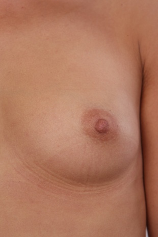 6. Download full pics of model Kristyna (22) from czechcasting.com