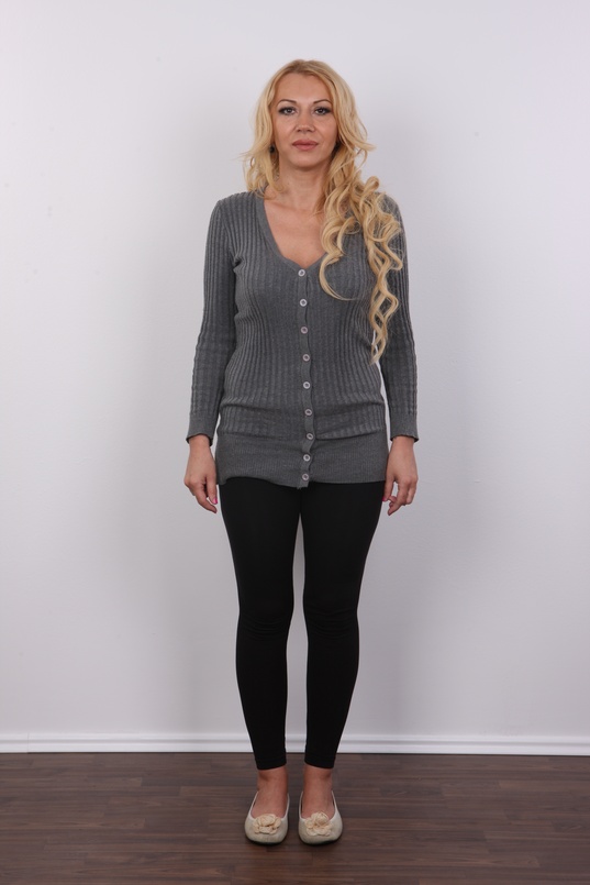 2. Download full pics of Marcela (40) from czechcasting.com