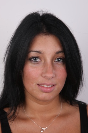 1. Download full pics of model Barbora (22) from czechcasting.com