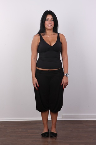 2. Download full pics of model Barbora (22) from czechcasting.com