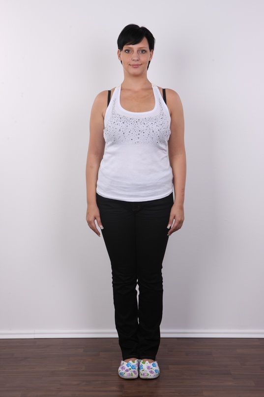 2. Download full pics of Katerina (30) from czechcasting.com