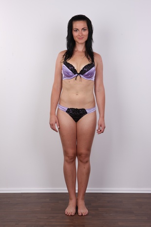 3. Download full pics of model Ivana (24) from czechcasting.com