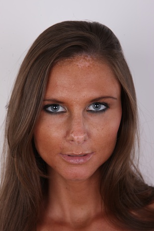 1. Download full pics of model Eliska (24) from czechcasting.com