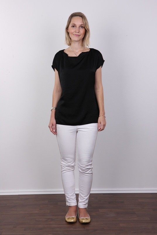 2. Download full pics of Tereza (25) from czechcasting.com