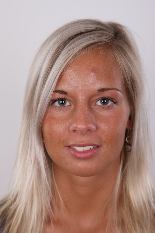 1. Download full pics of Adela (19) from czechcasting.com