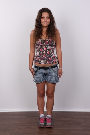 2. Download full pics of model Petra (24) from czechcasting.com