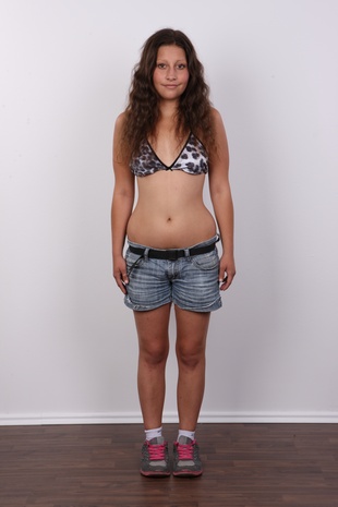 4. Download full pics of model Petra (24) from czechcasting.com