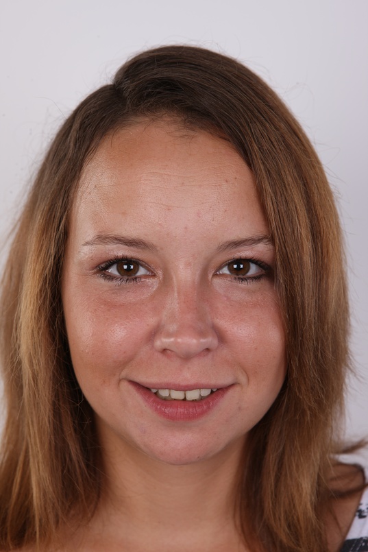 1. Download full pics of Karolina (29) from czechcasting.com