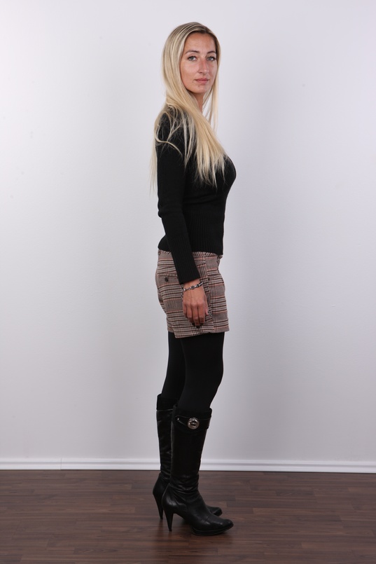 3. Download full pics of Daria (35) from czechcasting.com