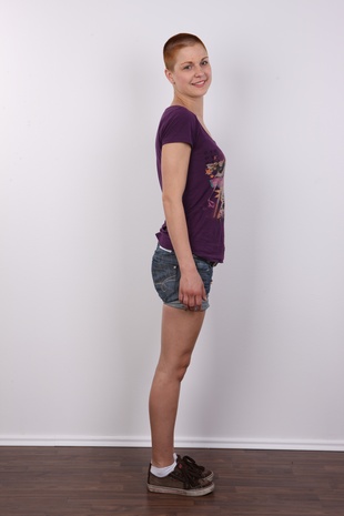 3. Download full pics of model Ivana (22) from czechcasting.com