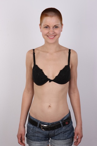 5. Download full pics of model Ivana (22) from czechcasting.com