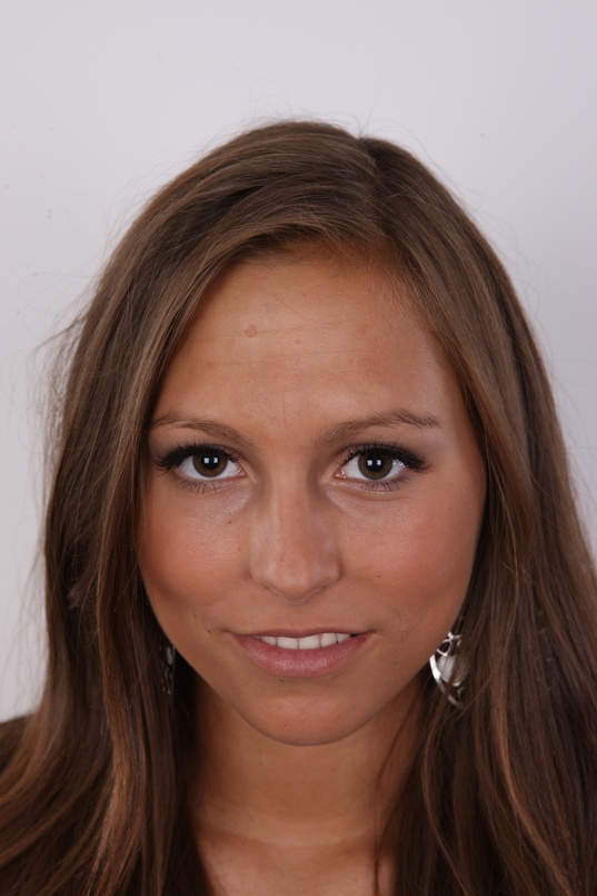 1. Download full pics of Kristyna (18) from czechcasting.com
