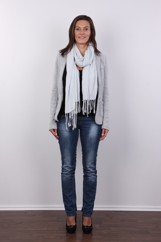 2. Download full pics of Alena (33) from czechcasting.com