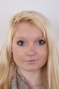 1. Download full pics of Veronika (20) from czechcasting.com