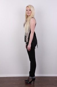 3. Download full pics of Veronika (20) from czechcasting.com