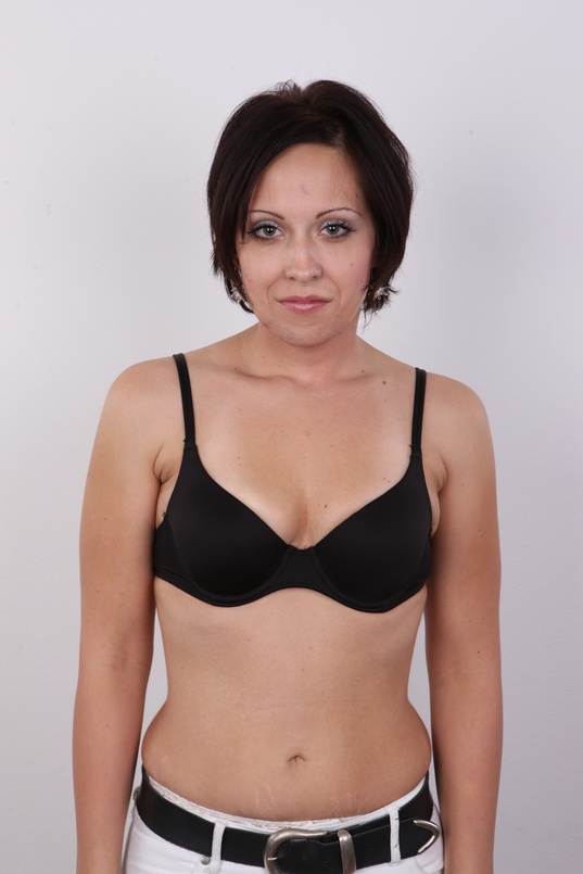 7. Download full pics of Lenka (29) from czechcasting.com