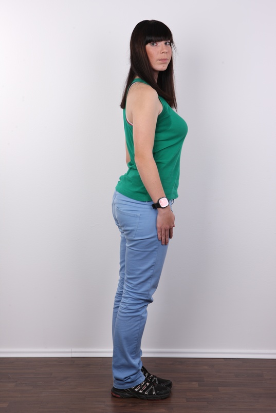 3. Download full pics of Zuzana (18) from czechcasting.com