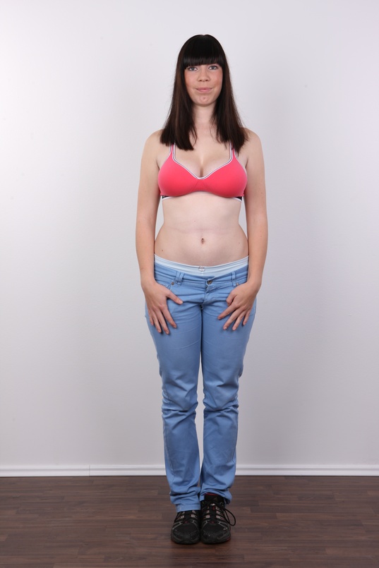 4. Download full pics of Zuzana (18) from czechcasting.com