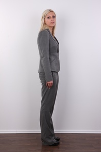 4. Download full pics of Veronika (23) from czechcasting.com