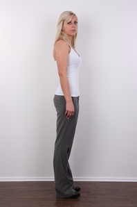 7. Download full pics of Veronika (23) from czechcasting.com