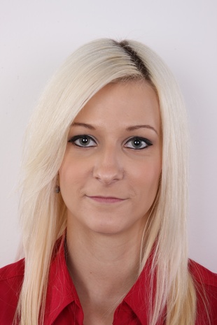 1. Download full pics of model Iveta (21) from czechcasting.com