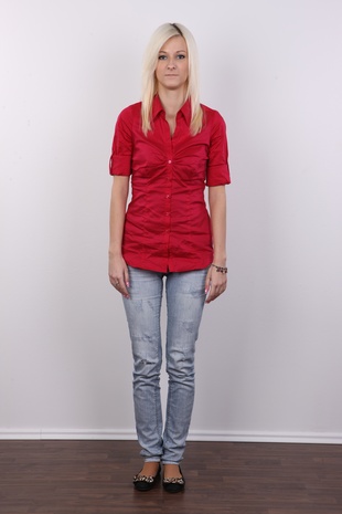 2. Download full pics of model Iveta (21) from czechcasting.com